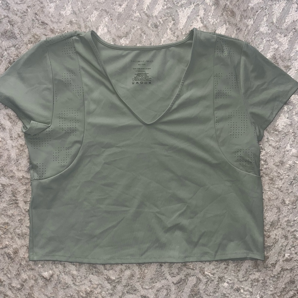 Sincerely Jules Olive V-Neck Crop Top workout top woman’s size medium
